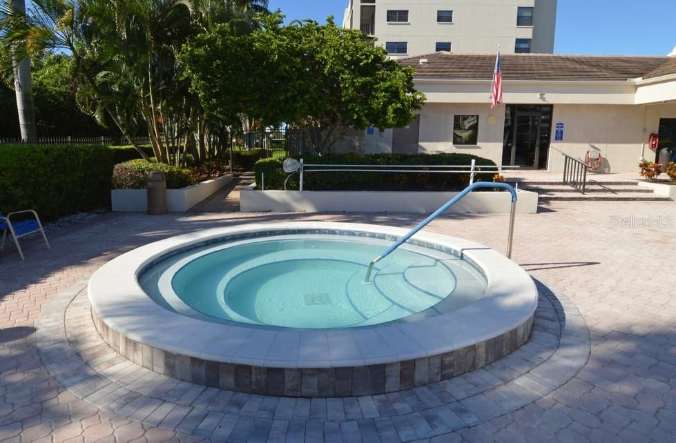 For Sale: $419,000 (2 beds, 2 baths, 1030 Square Feet)