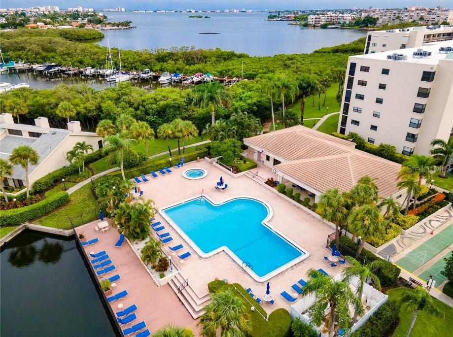 For Sale: $419,000 (2 beds, 2 baths, 1030 Square Feet)