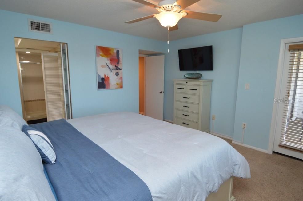 For Sale: $419,000 (2 beds, 2 baths, 1030 Square Feet)