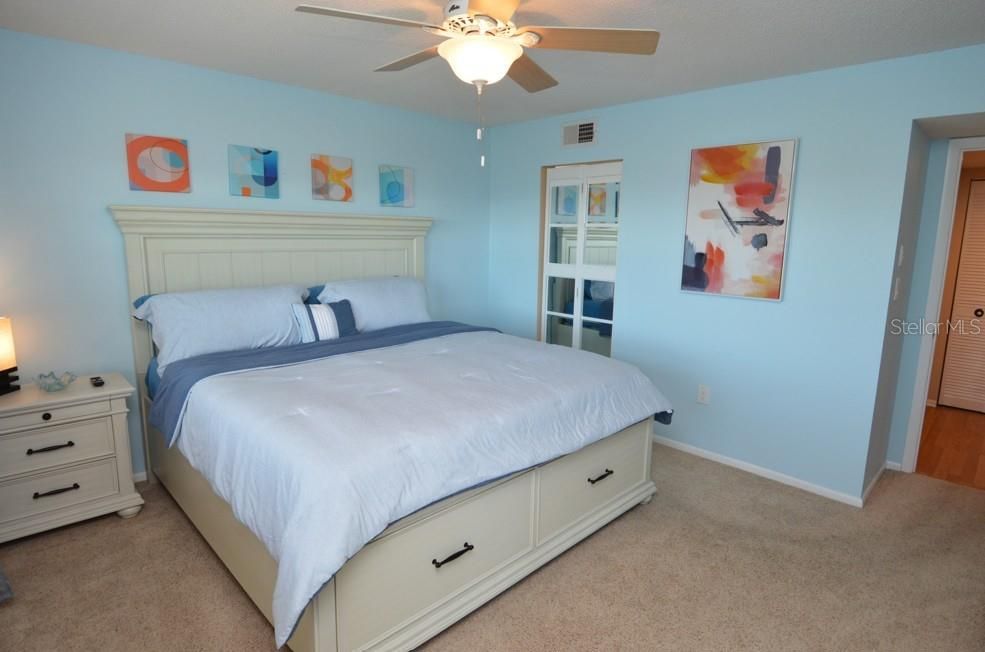 For Sale: $419,000 (2 beds, 2 baths, 1030 Square Feet)