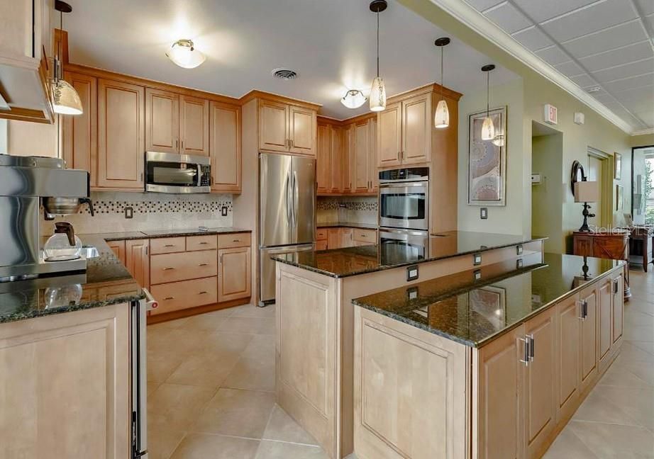 For Sale: $419,000 (2 beds, 2 baths, 1030 Square Feet)