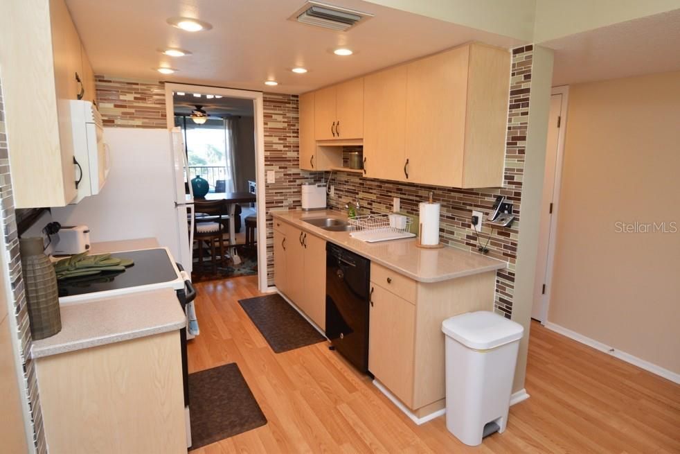 For Sale: $419,000 (2 beds, 2 baths, 1030 Square Feet)