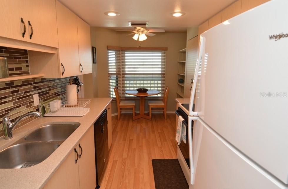 For Sale: $419,000 (2 beds, 2 baths, 1030 Square Feet)