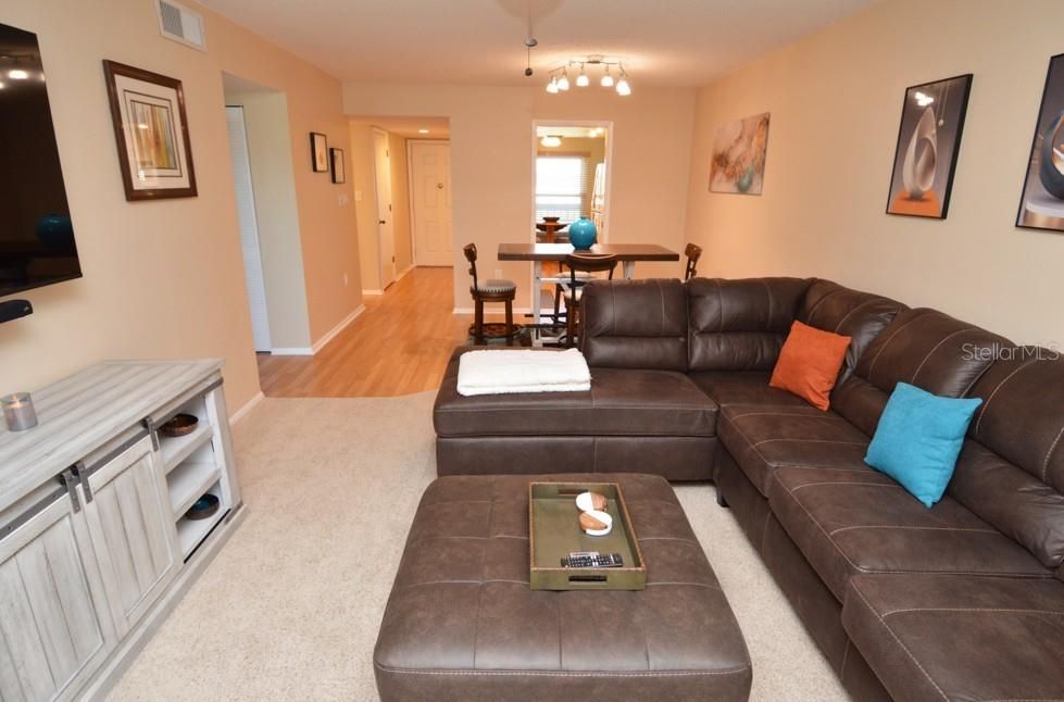 For Sale: $419,000 (2 beds, 2 baths, 1030 Square Feet)