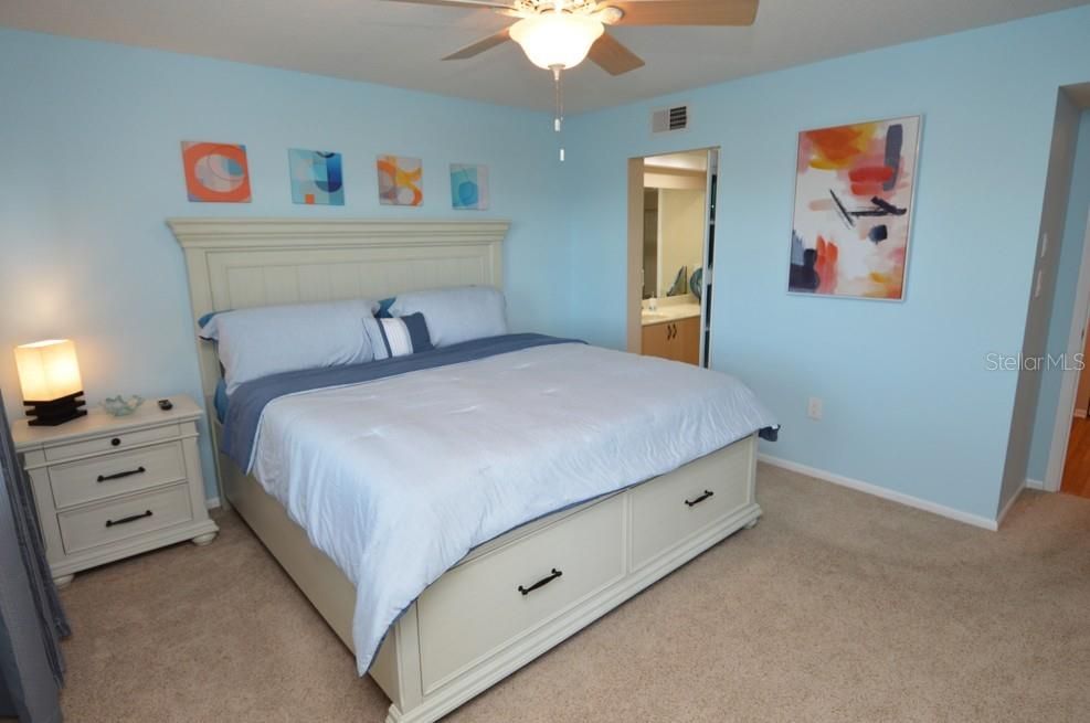 For Sale: $419,000 (2 beds, 2 baths, 1030 Square Feet)