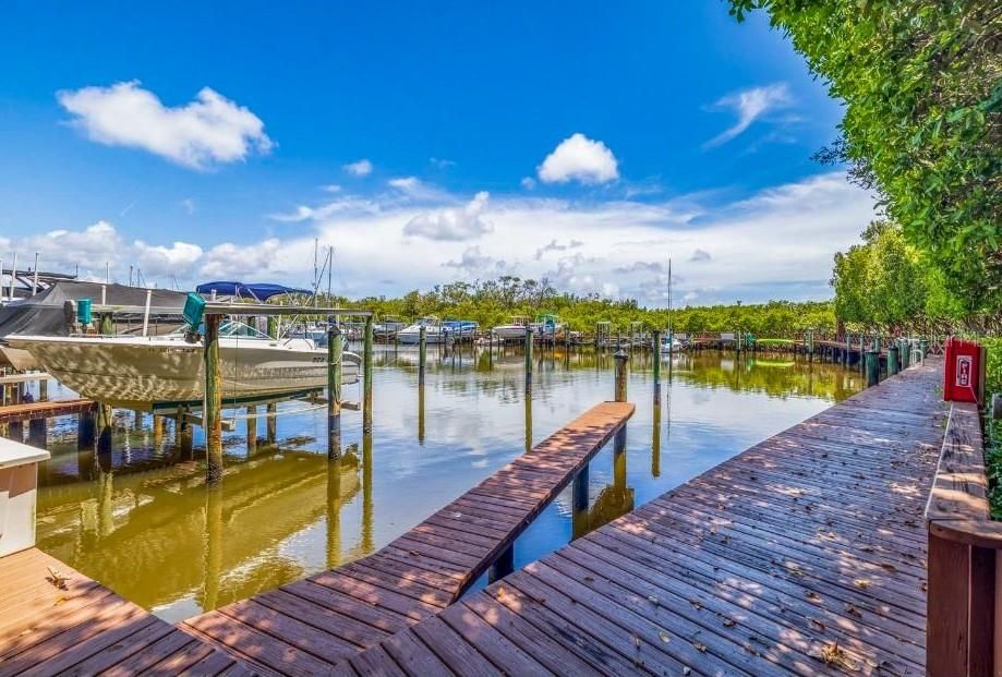 For Sale: $419,000 (2 beds, 2 baths, 1030 Square Feet)