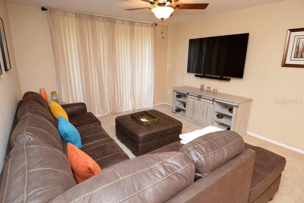 For Sale: $419,000 (2 beds, 2 baths, 1030 Square Feet)