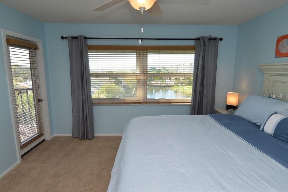 For Sale: $419,000 (2 beds, 2 baths, 1030 Square Feet)