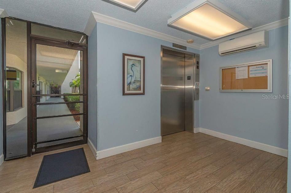 For Sale: $419,000 (2 beds, 2 baths, 1030 Square Feet)