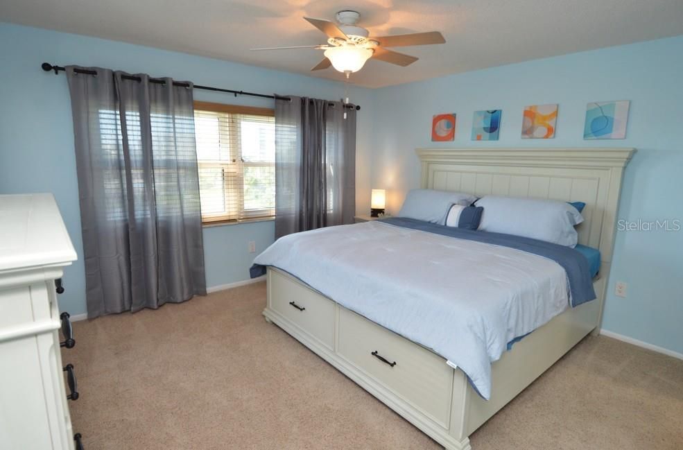 For Sale: $419,000 (2 beds, 2 baths, 1030 Square Feet)