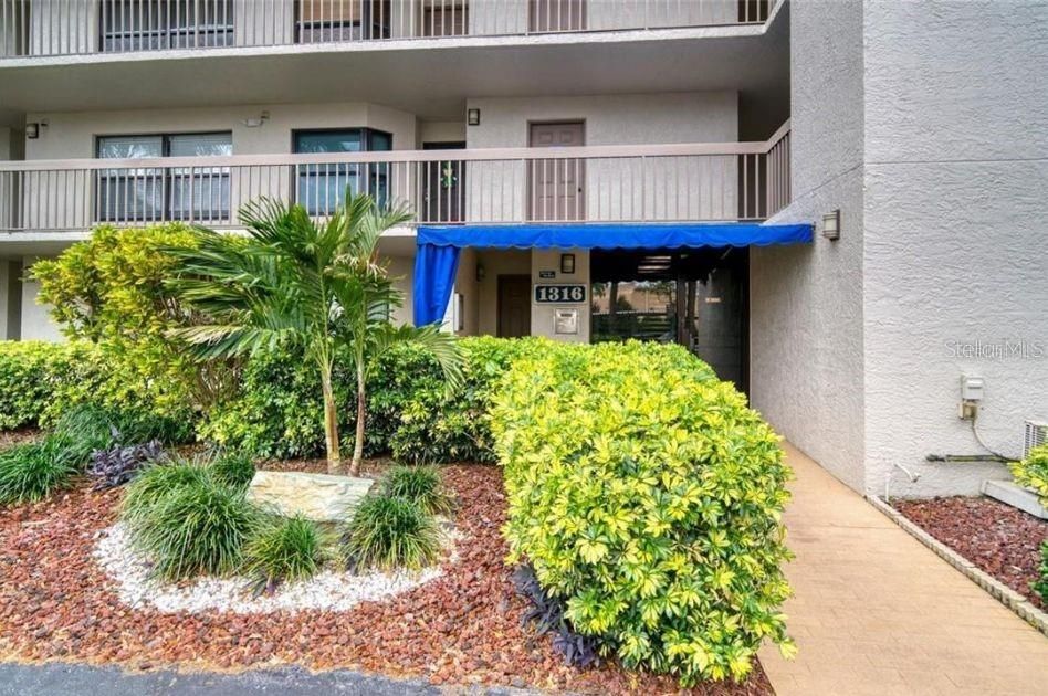 For Sale: $419,000 (2 beds, 2 baths, 1030 Square Feet)