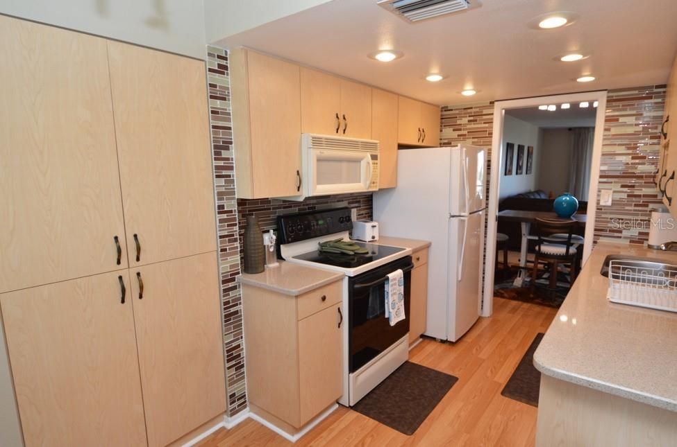 For Sale: $419,000 (2 beds, 2 baths, 1030 Square Feet)