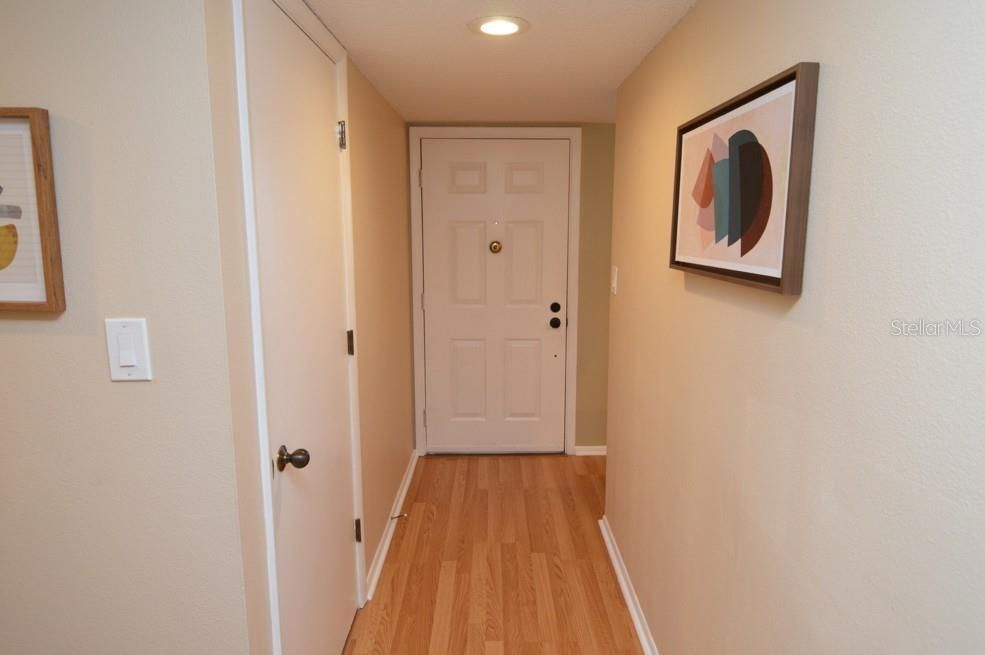 For Sale: $419,000 (2 beds, 2 baths, 1030 Square Feet)