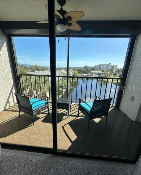 For Sale: $419,000 (2 beds, 2 baths, 1030 Square Feet)