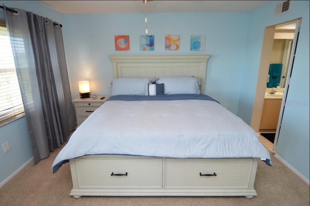 For Sale: $419,000 (2 beds, 2 baths, 1030 Square Feet)