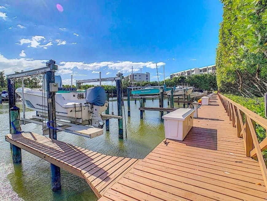 For Sale: $419,000 (2 beds, 2 baths, 1030 Square Feet)