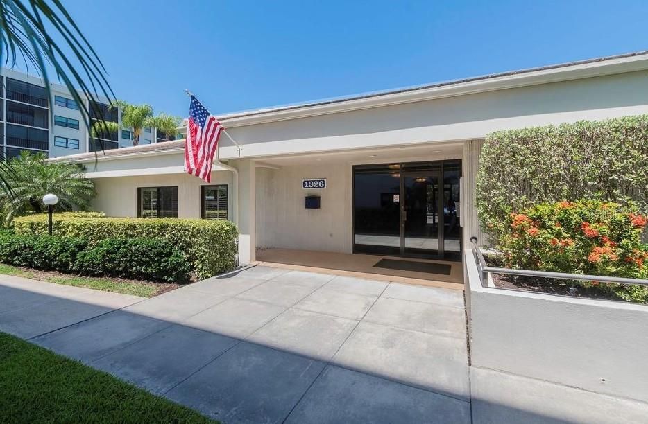 For Sale: $419,000 (2 beds, 2 baths, 1030 Square Feet)