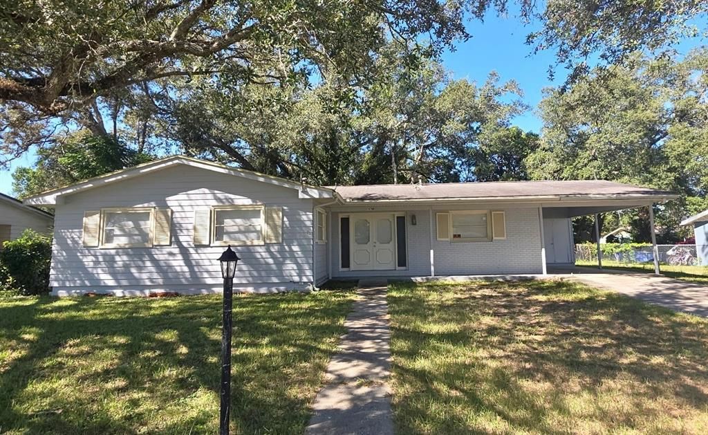 Recently Rented: $1,450 (3 beds, 2 baths, 1248 Square Feet)