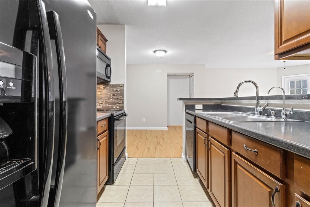 For Rent: $1,650 (2 beds, 2 baths, 943 Square Feet)