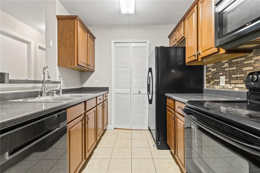 For Rent: $1,650 (2 beds, 2 baths, 943 Square Feet)