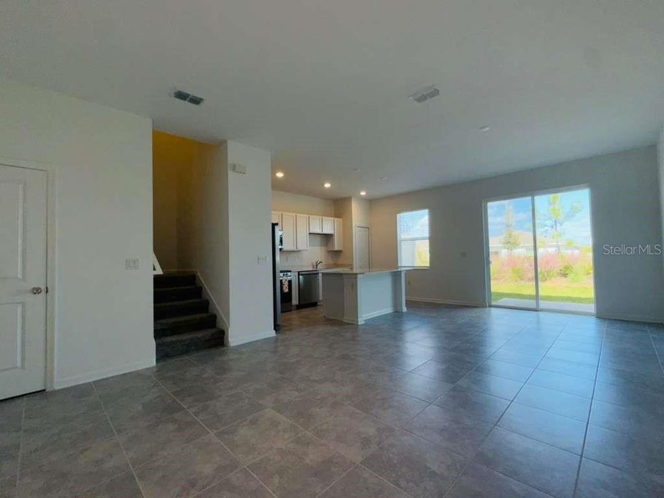 For Rent: $1,950 (3 beds, 2 baths, 1689 Square Feet)