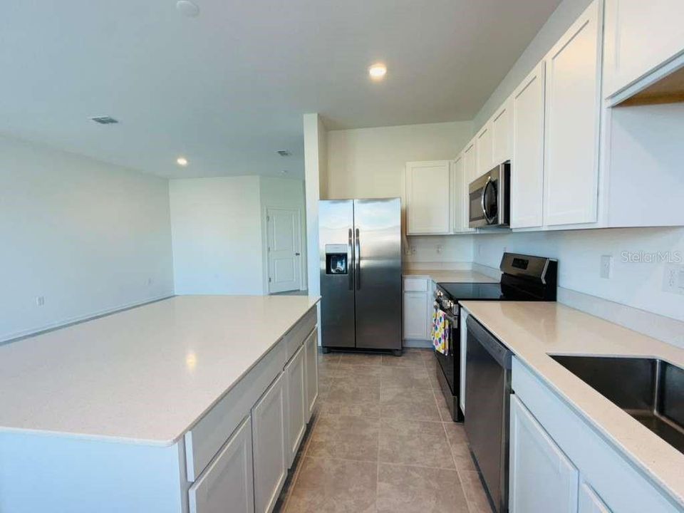 For Rent: $1,950 (3 beds, 2 baths, 1689 Square Feet)