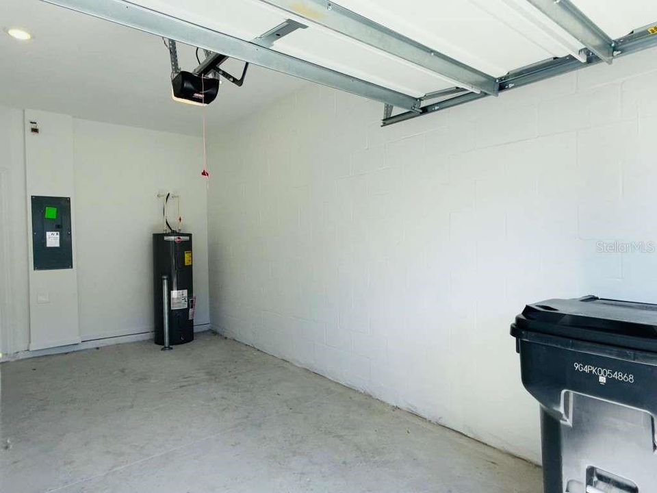 For Rent: $1,950 (3 beds, 2 baths, 1689 Square Feet)