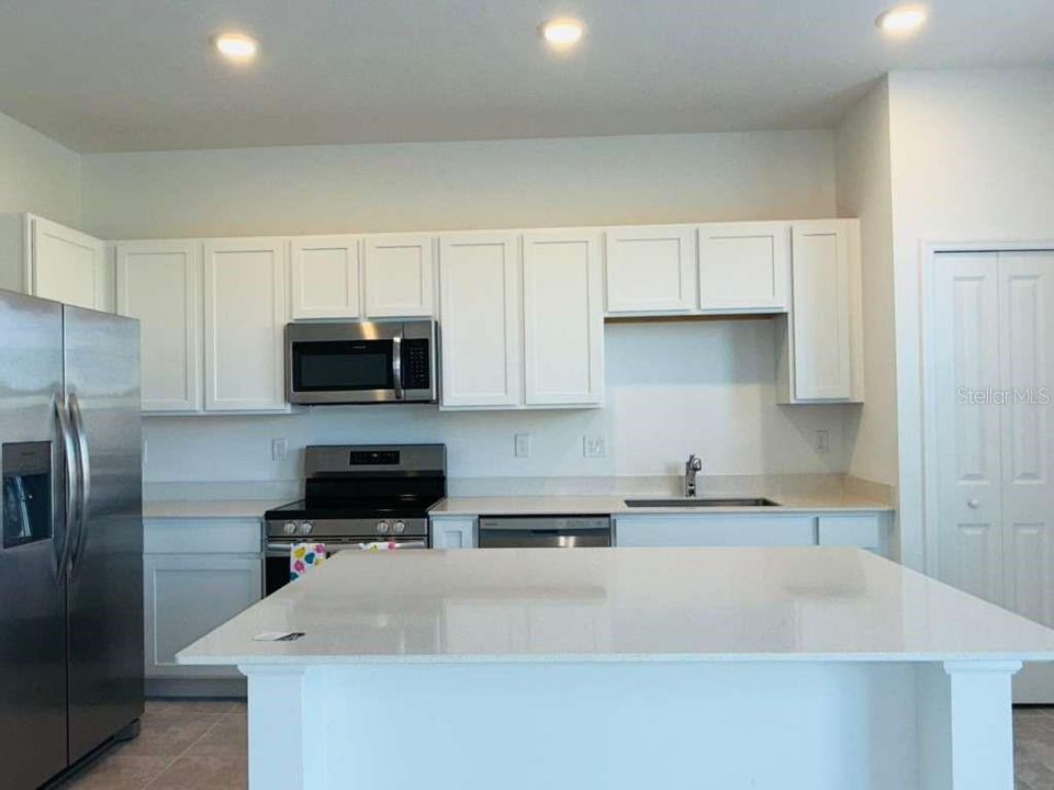 For Rent: $1,950 (3 beds, 2 baths, 1689 Square Feet)