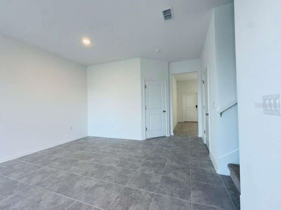 For Rent: $1,950 (3 beds, 2 baths, 1689 Square Feet)