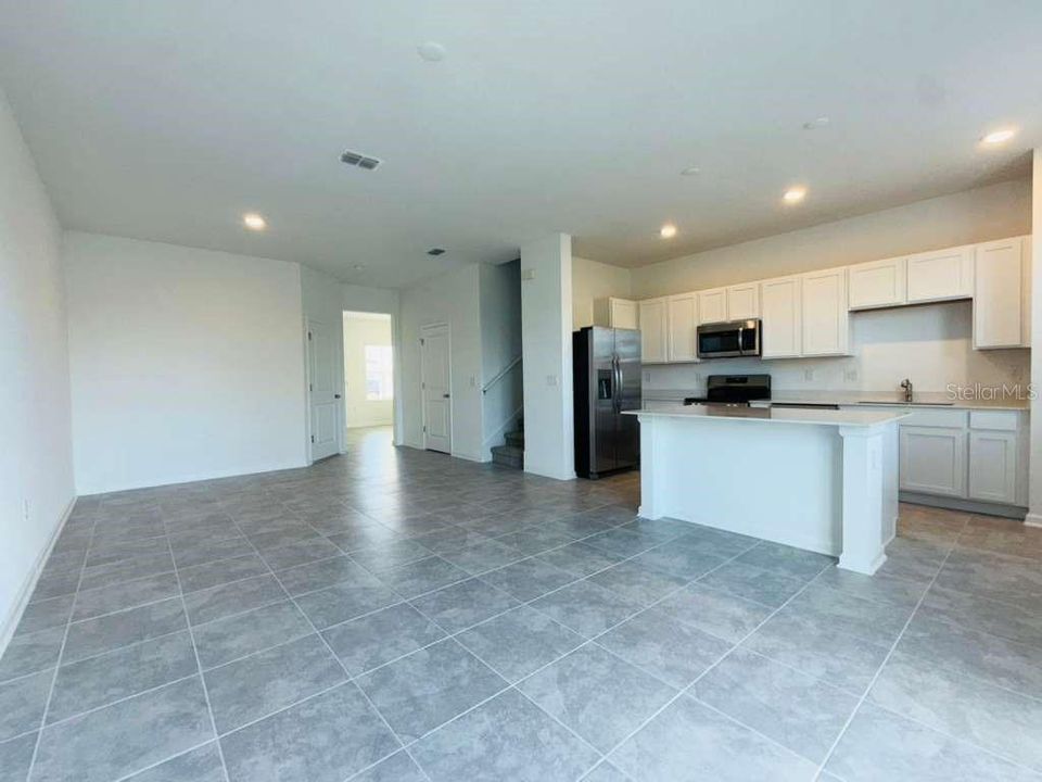 For Rent: $1,950 (3 beds, 2 baths, 1689 Square Feet)