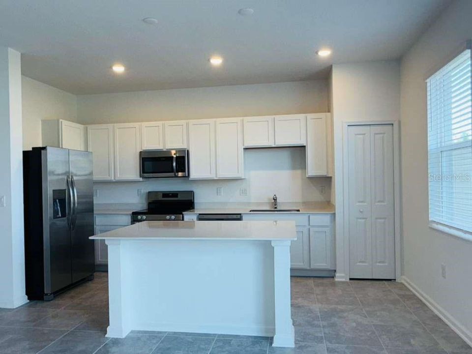 For Rent: $1,950 (3 beds, 2 baths, 1689 Square Feet)