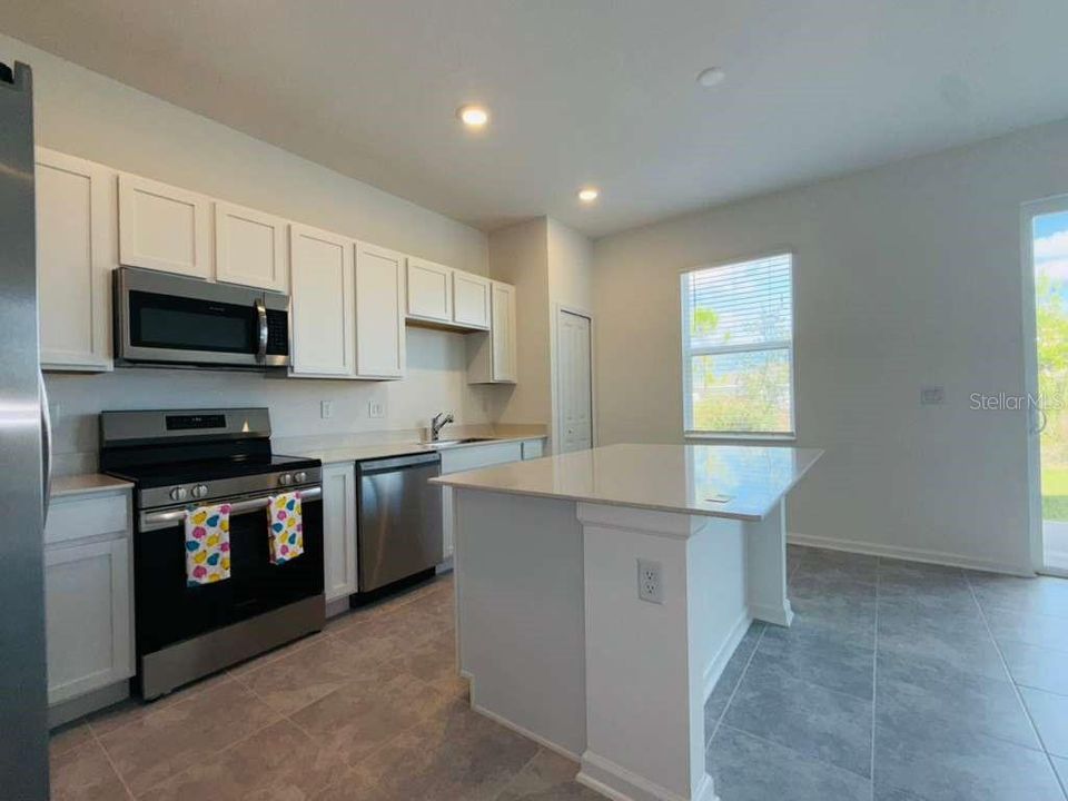 For Rent: $1,950 (3 beds, 2 baths, 1689 Square Feet)