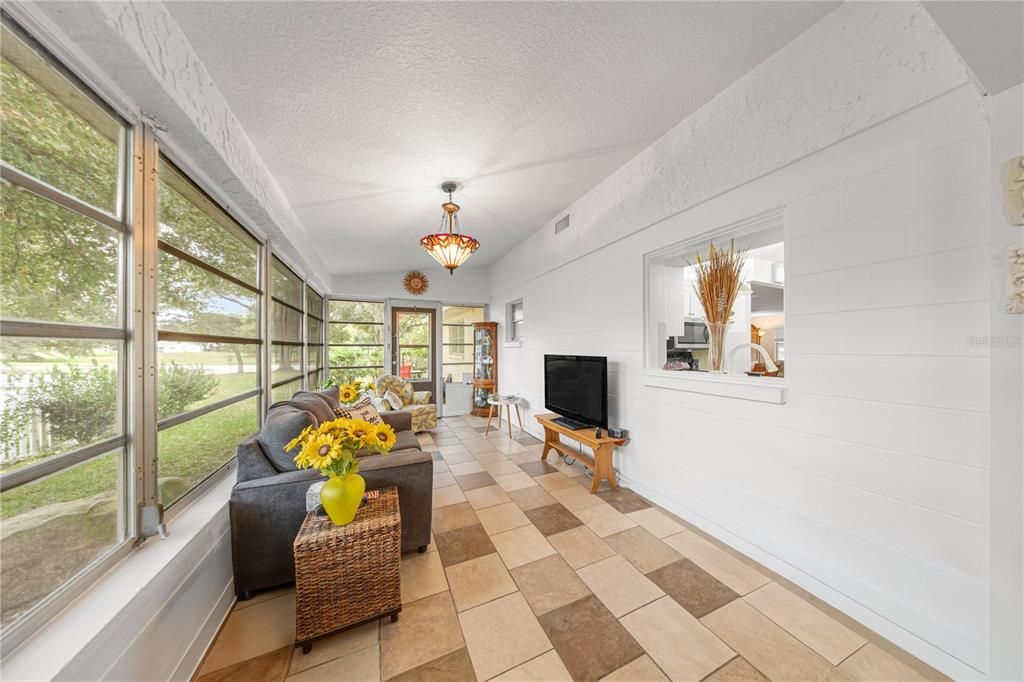 待售: $216,000 (2 贝兹, 2 浴室, 1571 平方英尺)