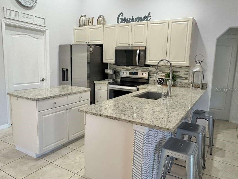 For Sale: $525,000 (3 beds, 2 baths, 1822 Square Feet)