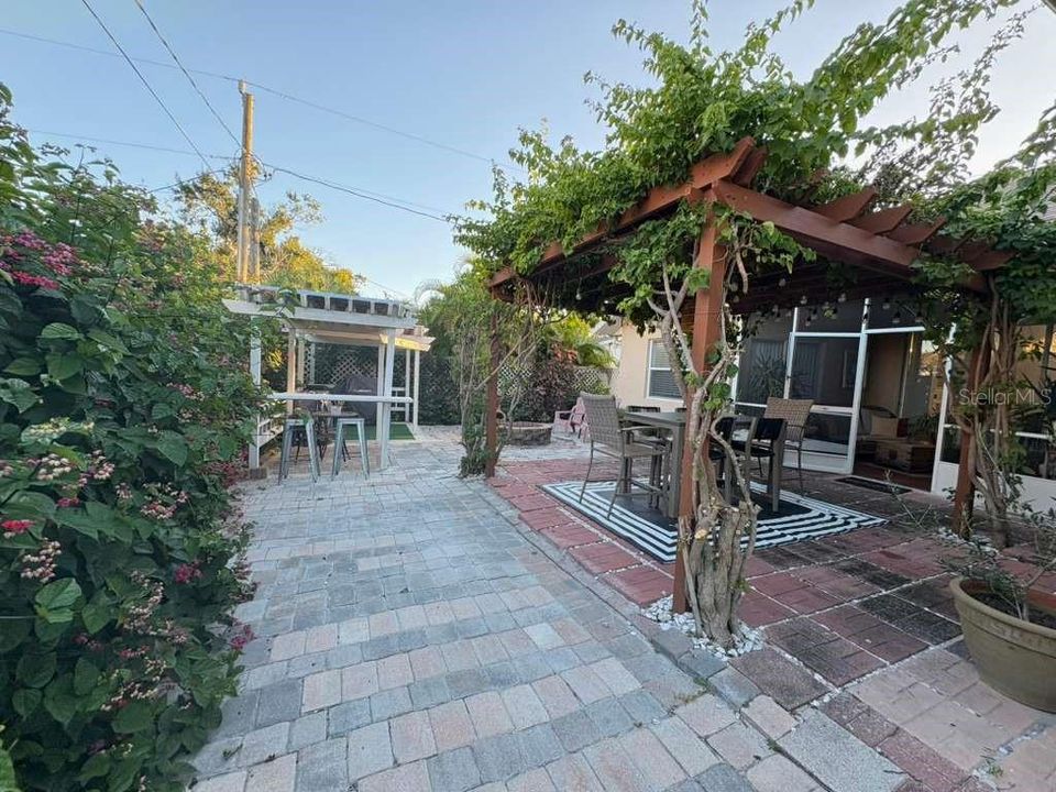 For Sale: $525,000 (3 beds, 2 baths, 1822 Square Feet)