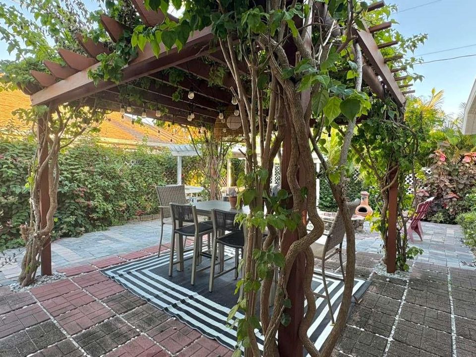 For Sale: $525,000 (3 beds, 2 baths, 1822 Square Feet)