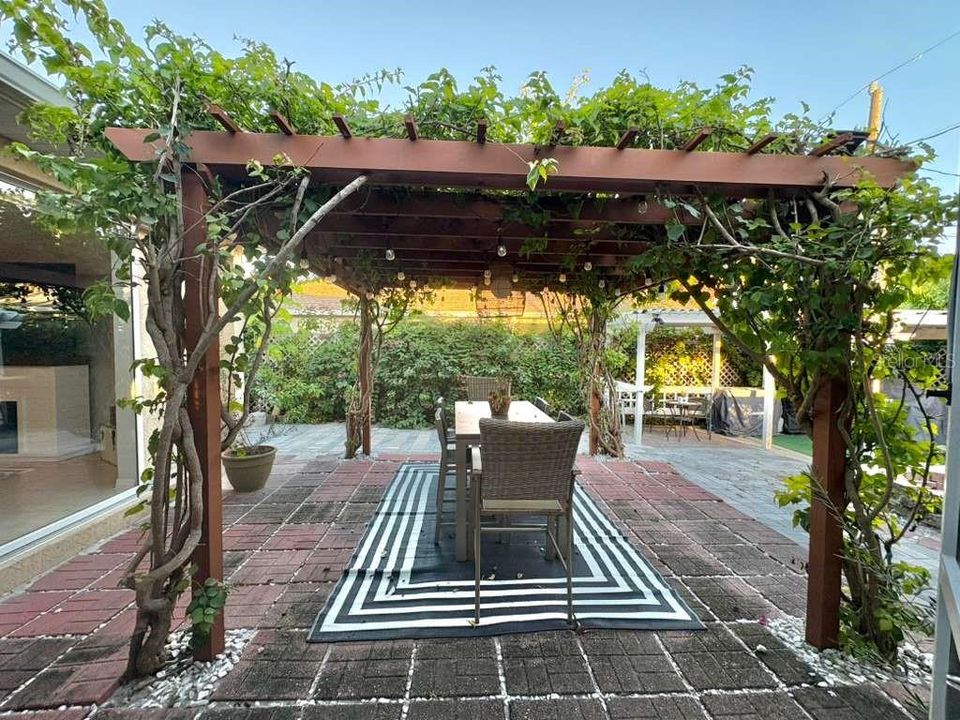 For Sale: $525,000 (3 beds, 2 baths, 1822 Square Feet)