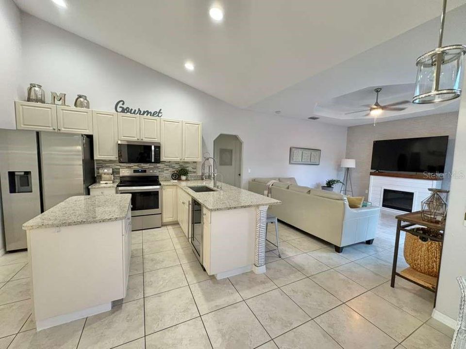 For Sale: $525,000 (3 beds, 2 baths, 1822 Square Feet)