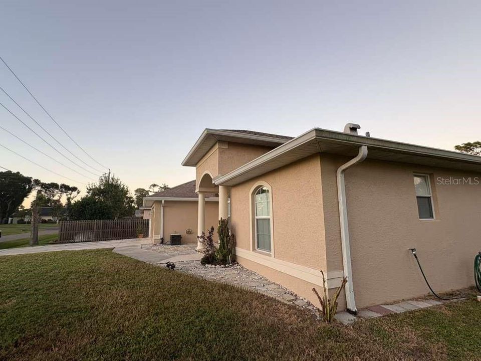 For Sale: $525,000 (3 beds, 2 baths, 1822 Square Feet)