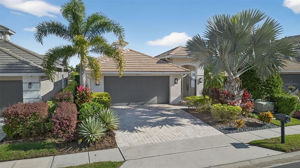 For Sale: $479,000 (3 beds, 2 baths, 1781 Square Feet)