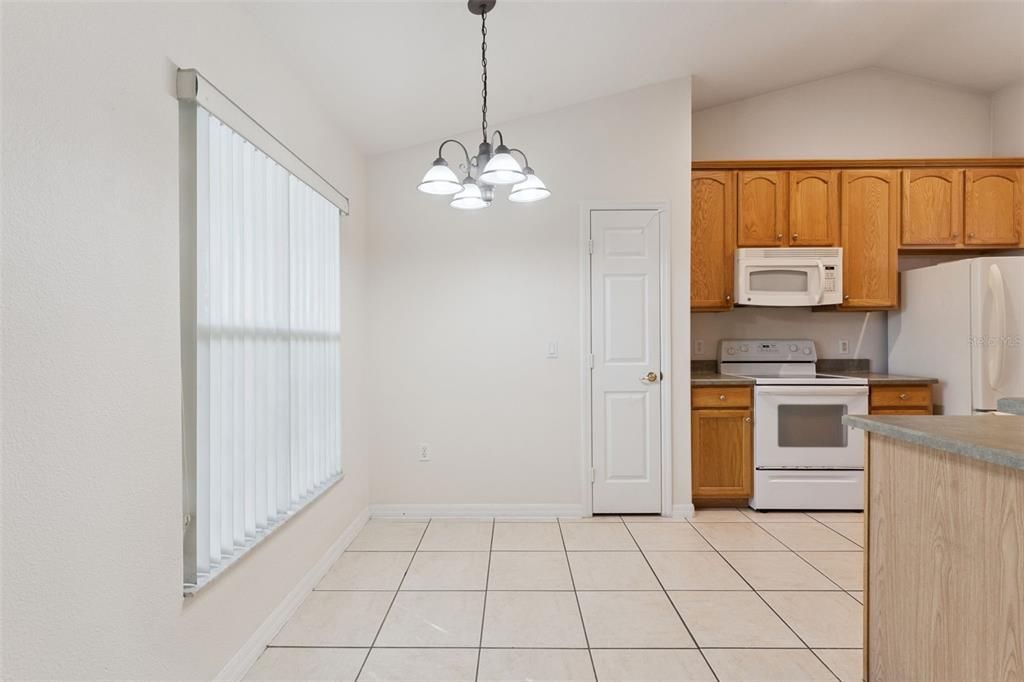 待售: $317,500 (3 贝兹, 2 浴室, 1282 平方英尺)