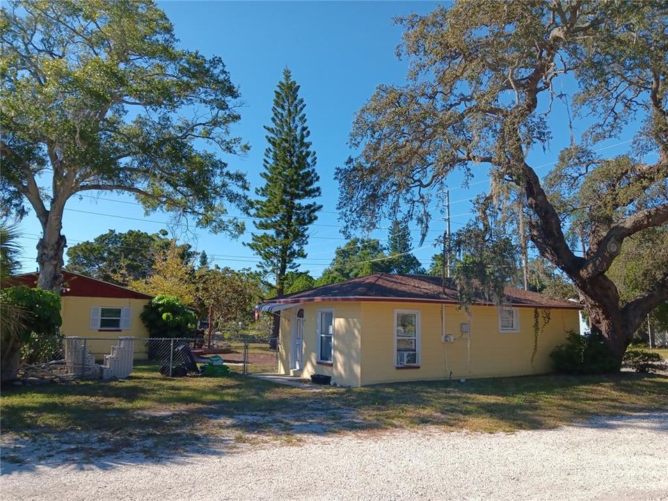 For Sale: $459,000 (2 beds, 2 baths, 1897 Square Feet)