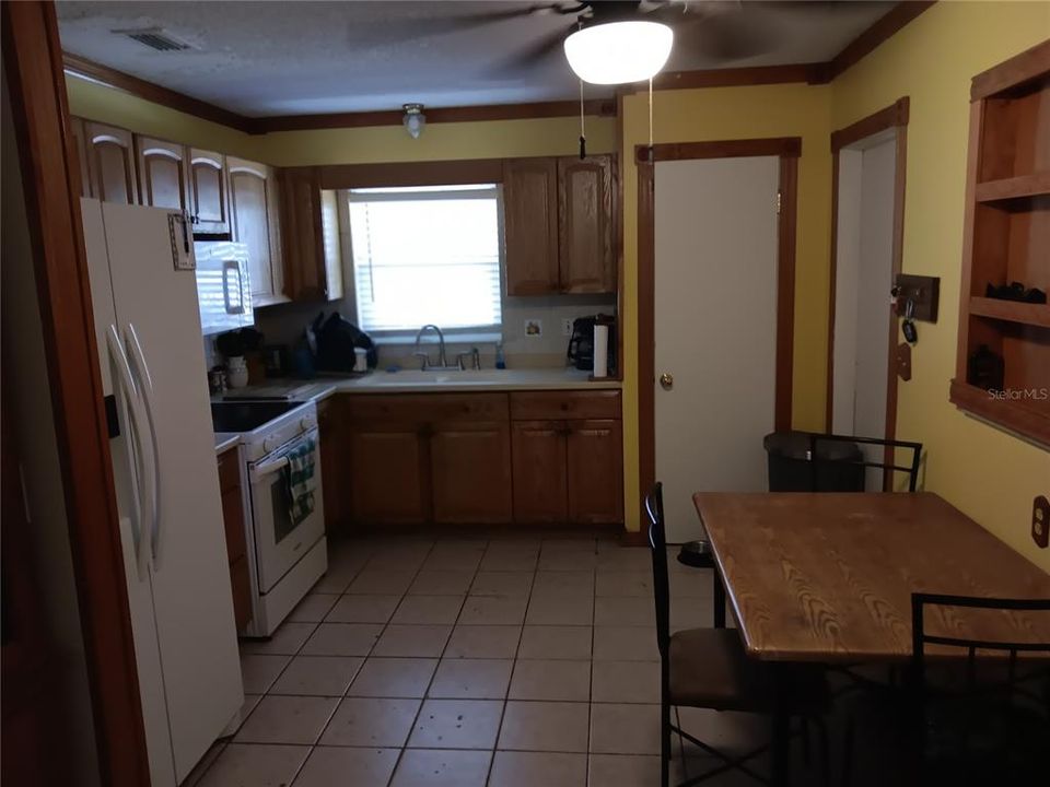 For Sale: $459,000 (2 beds, 2 baths, 1897 Square Feet)