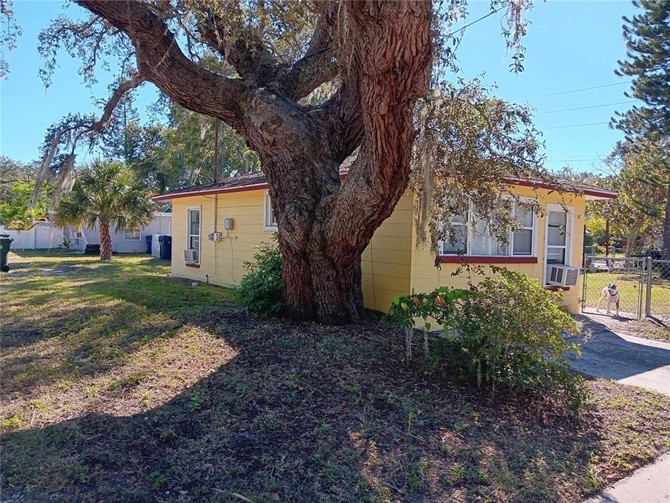 For Sale: $459,000 (2 beds, 2 baths, 1897 Square Feet)