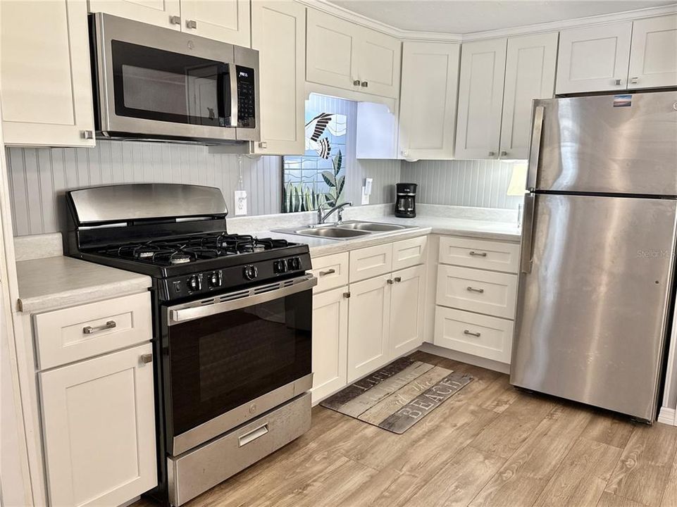 For Sale: $95,000 (2 beds, 2 baths, 893 Square Feet)