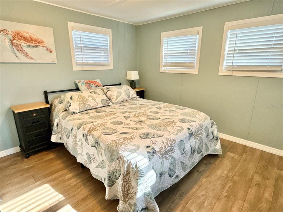 For Sale: $95,000 (2 beds, 2 baths, 893 Square Feet)