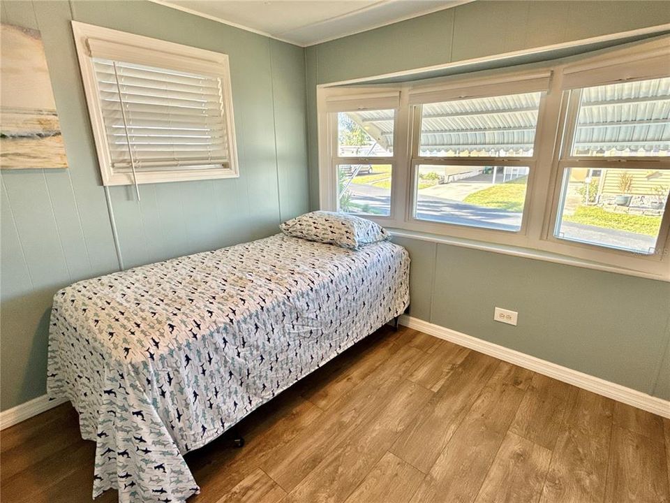 For Sale: $95,000 (2 beds, 2 baths, 893 Square Feet)