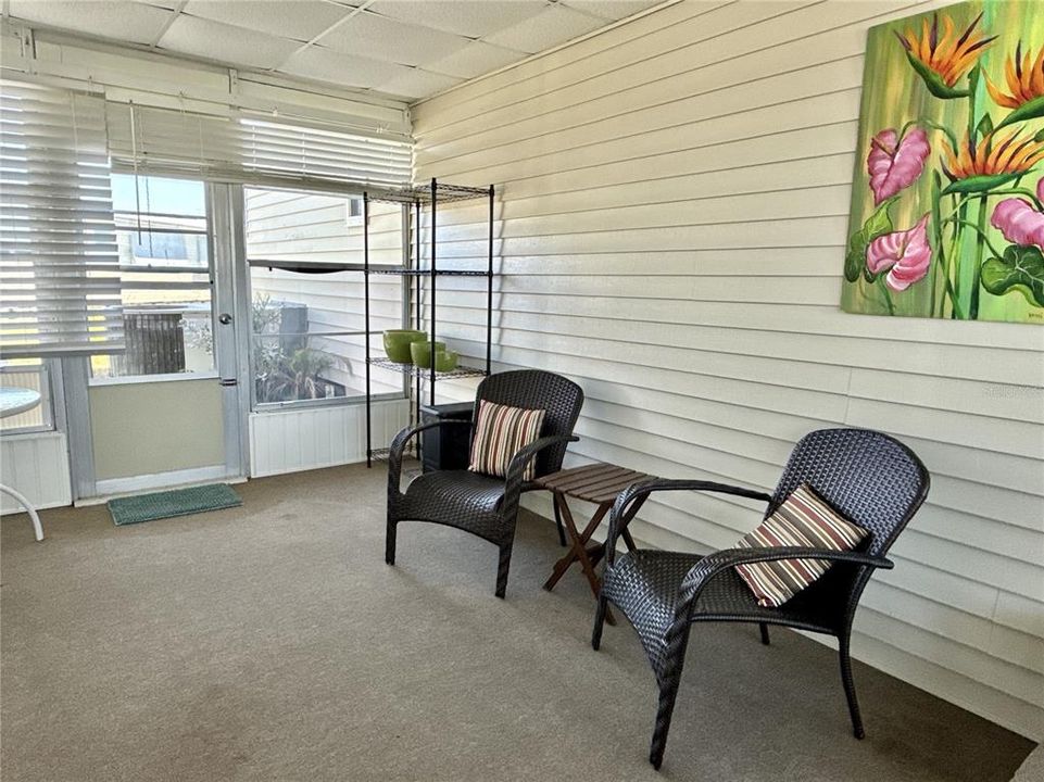 For Sale: $95,000 (2 beds, 2 baths, 893 Square Feet)