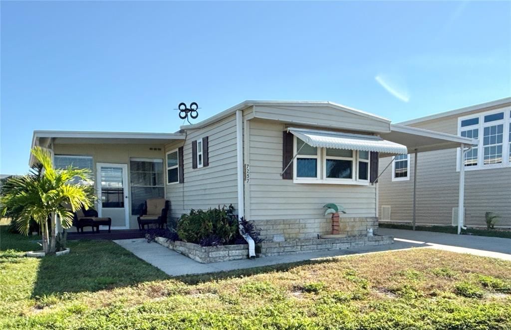 For Sale: $95,000 (2 beds, 2 baths, 893 Square Feet)