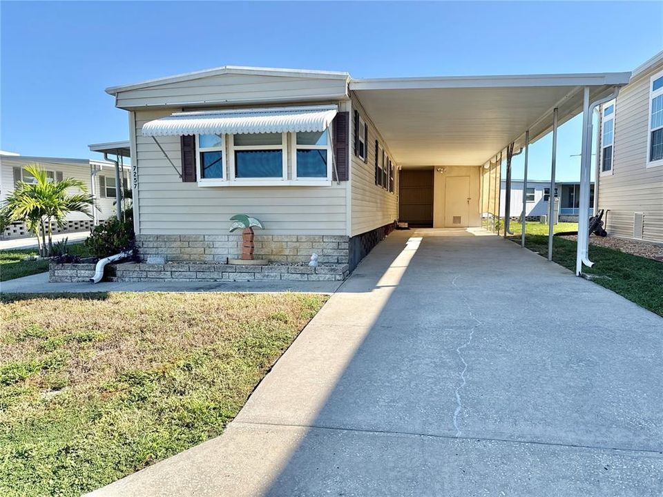 For Sale: $95,000 (2 beds, 2 baths, 893 Square Feet)